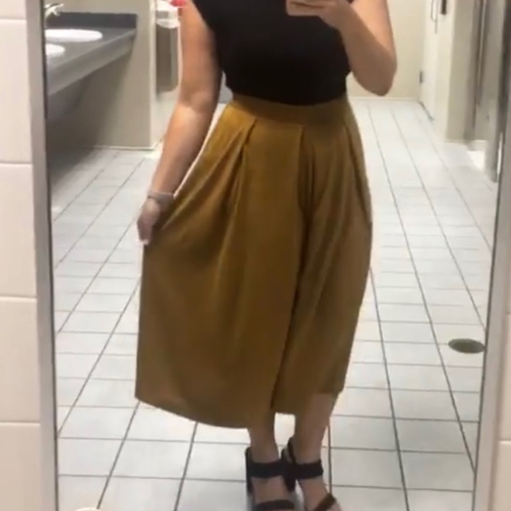 UNIQLO Drape Pleated Gaucho Culottes Pants